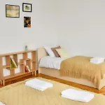 Sunny Corner Apartment